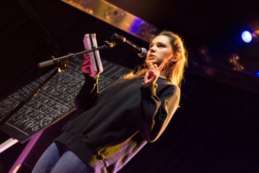Bild: Word Up! Poetry Slam Deluxe