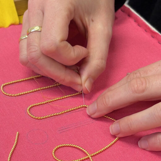 Bild: Goldstickerei – Couture-Vibes zum Mitnehmen