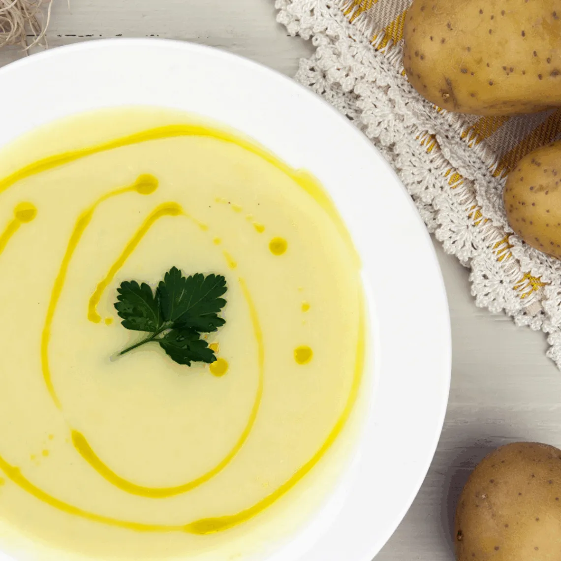 Montagstisch: Kartoffelsuppe mit Speck (vegan)