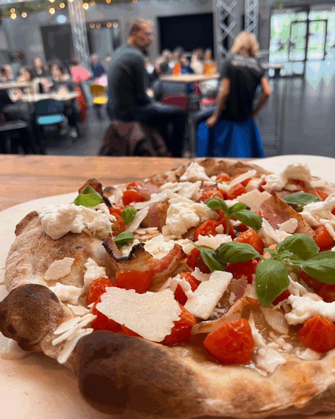 Bild: Freitagstisch: Pizza Margherita &amp; Pizza Antipasti