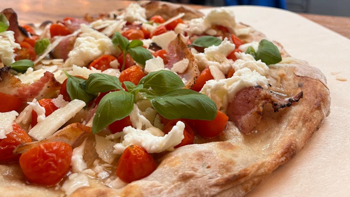 Bild: Freitagstisch: Pizza Margherita &amp; Pizza Carbonara