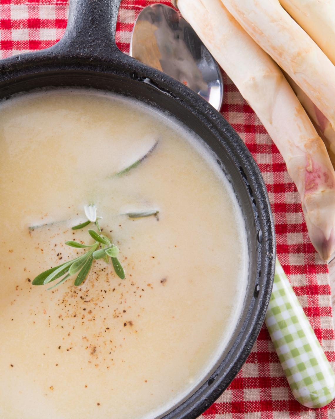 Bild: Montagstisch: Spargelcremesuppe