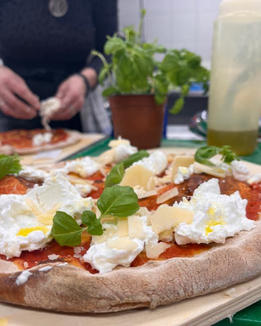 Bild: Freitagstisch: Margherita und Pizza mit grünem Spargel