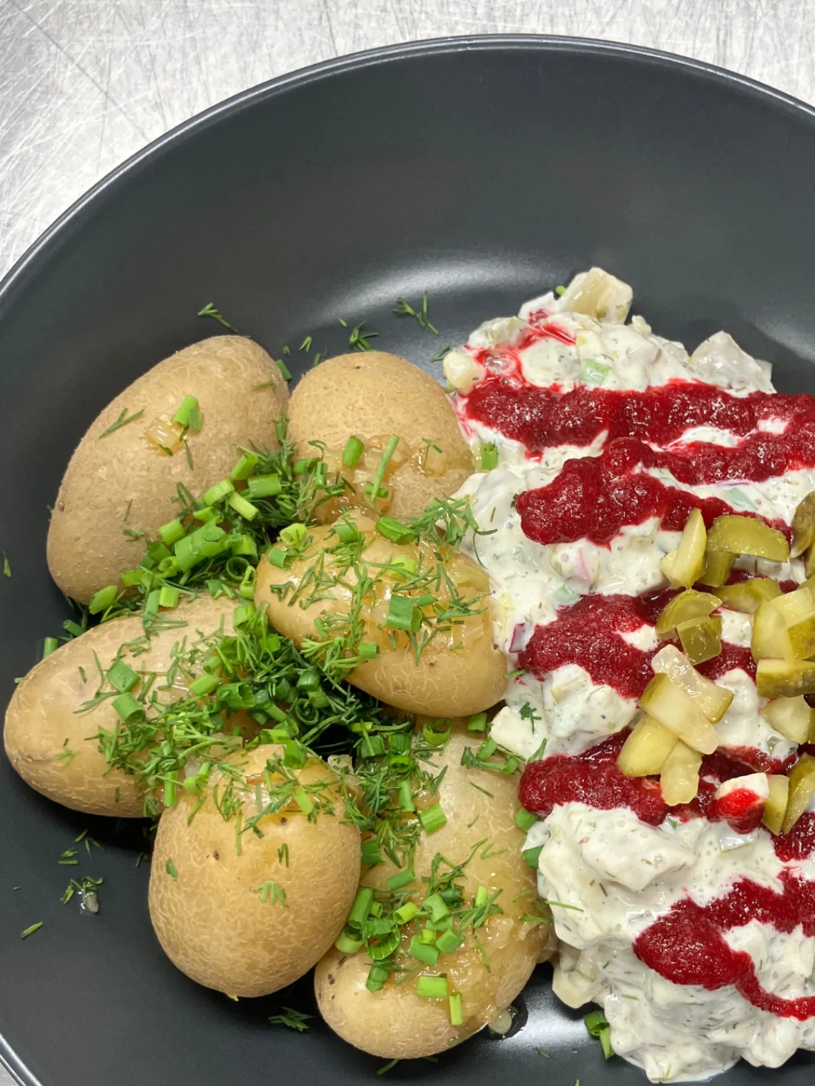 Freitagstisch: Veganen Auberginen Hering in Sahnesoße mit Dillkartoffeln – Karlstorbahnhof, 03.07.2026