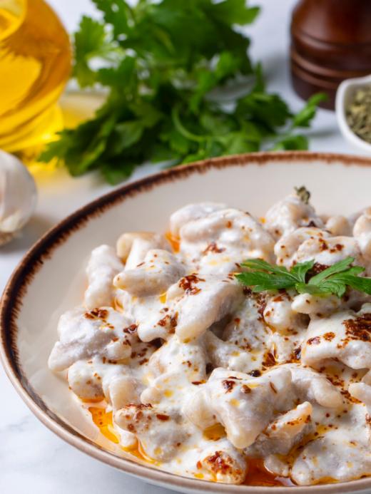 Bild: Freitagstisch: Manti mit Joghurtsosse und Tomatenöl
