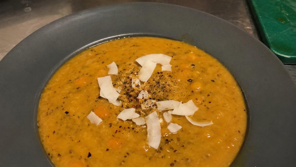 Bild: Montagstisch: Linsen-Orangen-Kokos Suppe