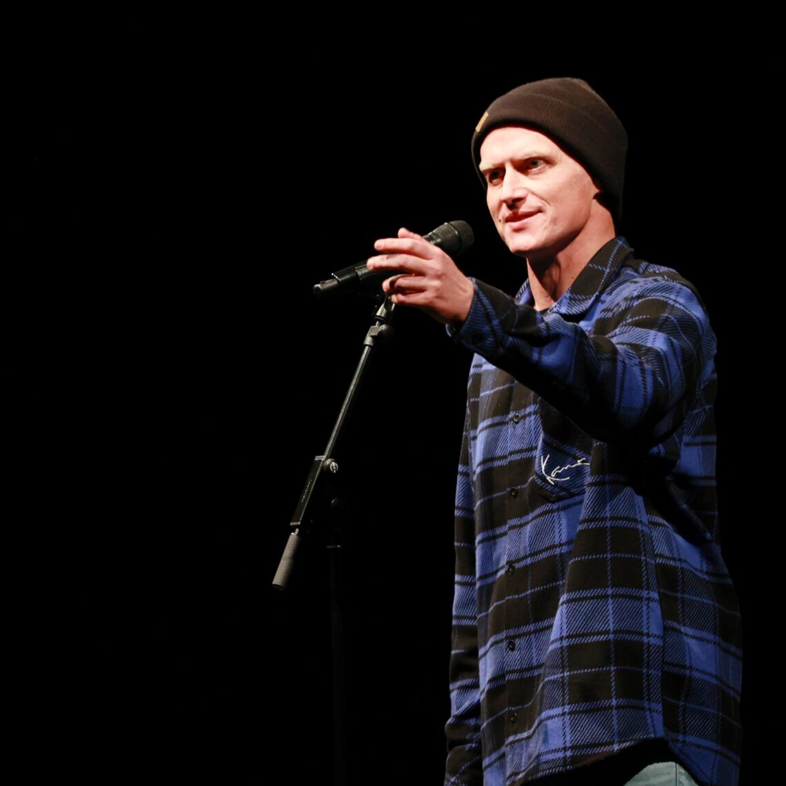 Bild: Word Up! Poetry Slam Deluxe