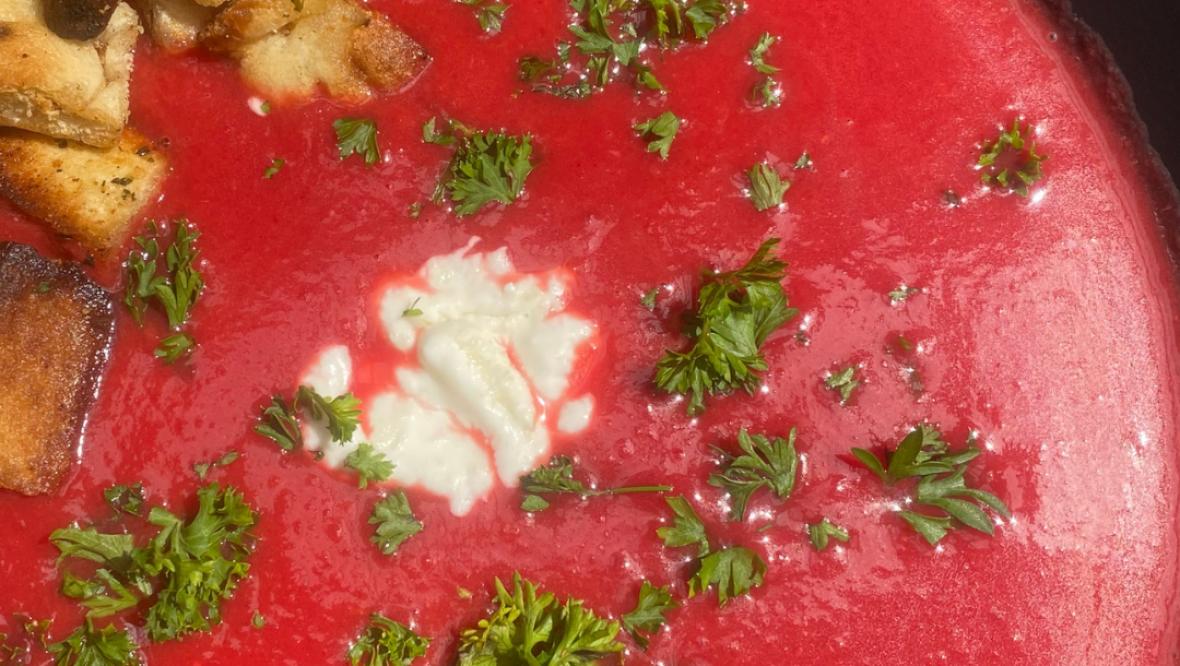 Bild: Montagstisch: Rote Bete-Ingwer Suppe